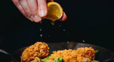 A Fővám téri Vásárcsarnok ihlette magyaros bisztró, ahol a rántott borjúláb a fő műsorszám