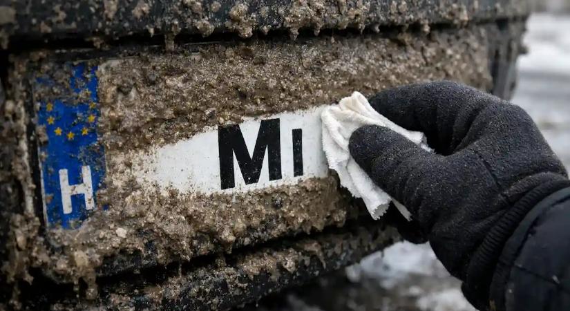 50 ezer forintos büntetést kaphatsz latyakos időben: Mutatjuk, mit ellenőriznek az autódon a rendőrök télen