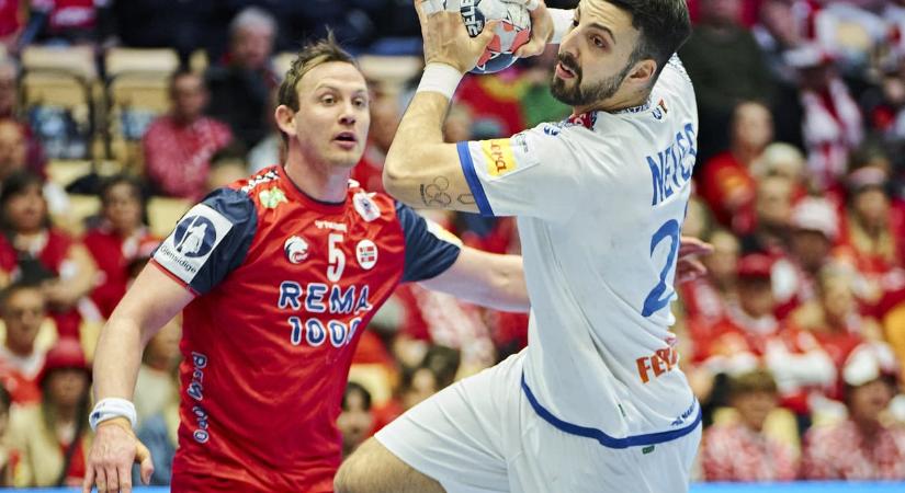 Sportszerűtlenség vagy rafinált trükk az élőzésből lehallgatni az ellenfél taktikai megbeszélését?