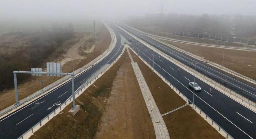 Döbbenet! Forgalommal szembe ment a 8-as főúton - megszólalt egy szemtanú