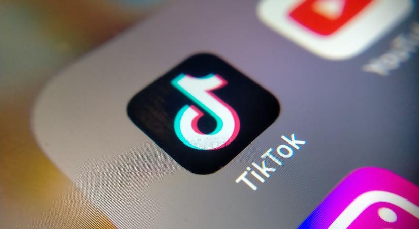Vége a görgetésnek: a TikTok szigorú szabályokat vezet be - százezrével törölhetik a fiókokat