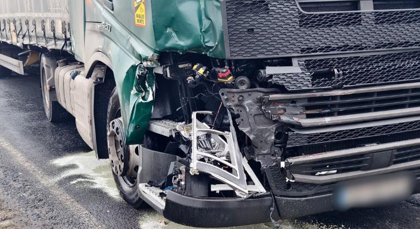 Fotók a 84-es főúti baleset helyszínéről