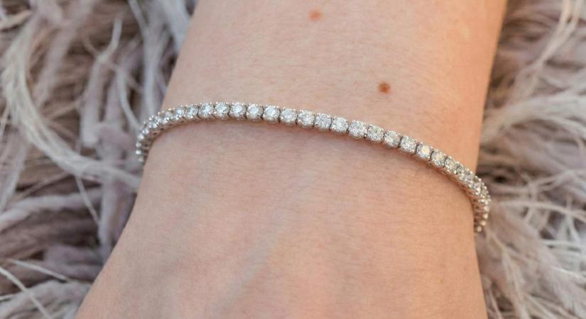 Miért nem megy ki a divatból a teniszkarkötő?