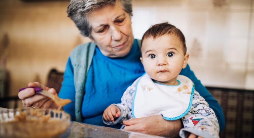 Kiderült, miért jó nagyszülőnek lenni – Így hatnak az unokák az egészségre