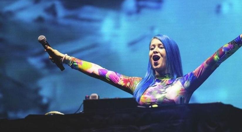 Elhagyta az országot: Apró bikiniben, egy medencében ünnepelte meg születésnapját Regán Lili