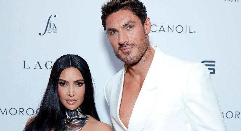 Kim Kardashian fodrásza lerántotta a leplet – brutális pénzeket kér egy frizuráért