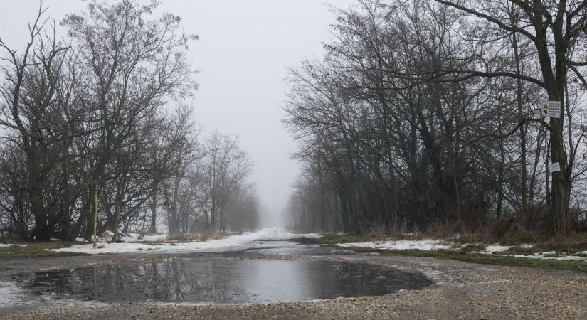 Az év második felére elkészülhet az út Öttevényen - fotók