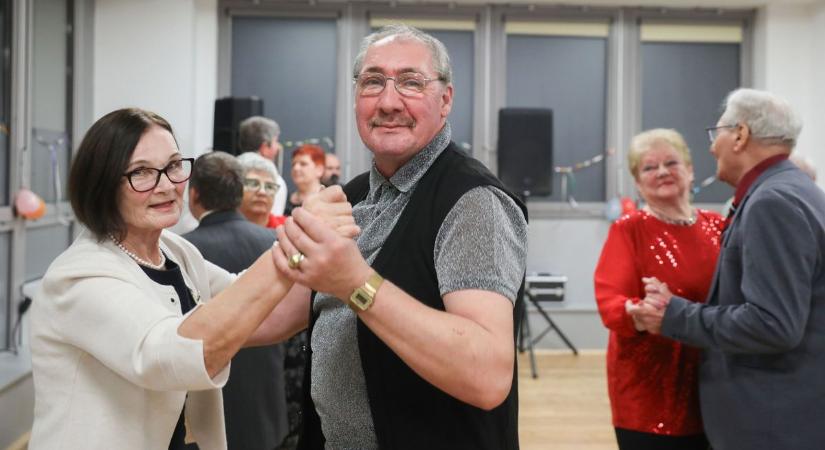 Pótszilveszterrel köszöntötték a veszprémi nyugdíjasok az új évet (galéria)