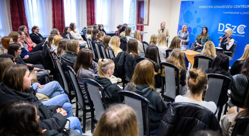 Nők, sport, karrier: motivációs fórum segítette a diáklányokat a jövőépítésben az Irinyiben – fotókkal, videóval