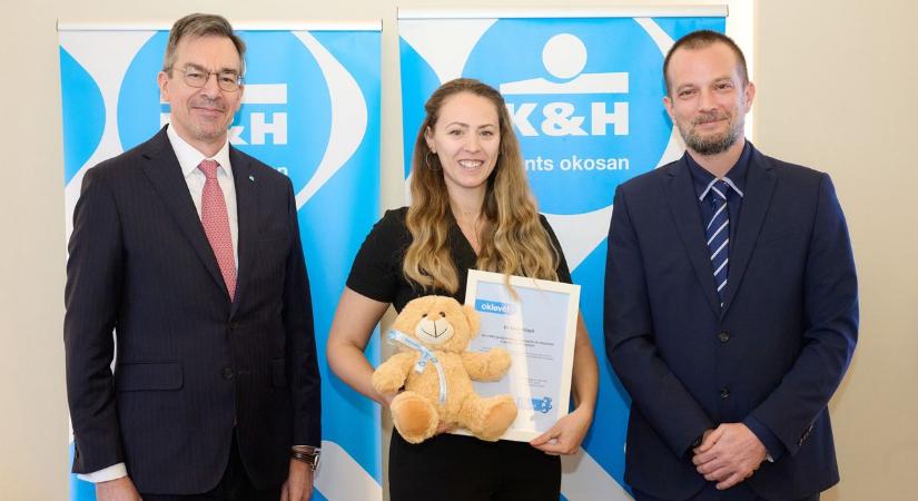 Nemcsak a tudásukkal, hanem a szívükkel is gyógyítanak - díjazták a tatabányai rezidenst