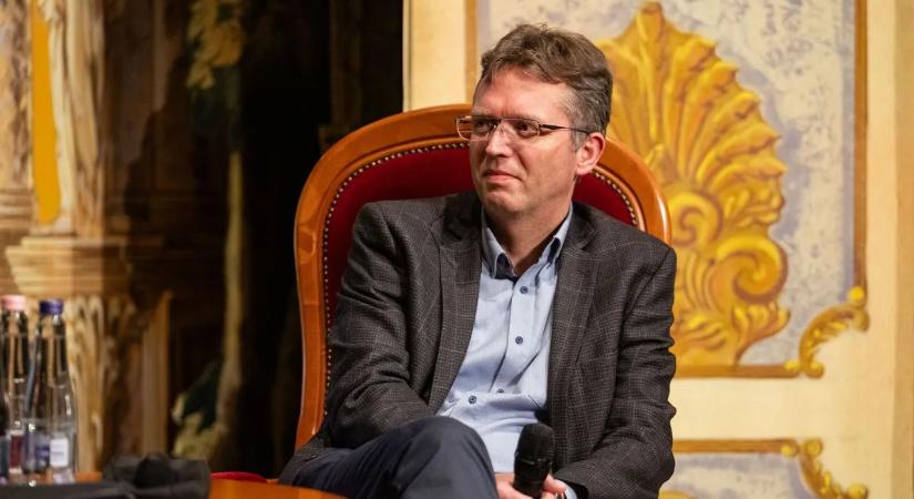 90 éves képzőművészt köszöntött a kulturális miniszter