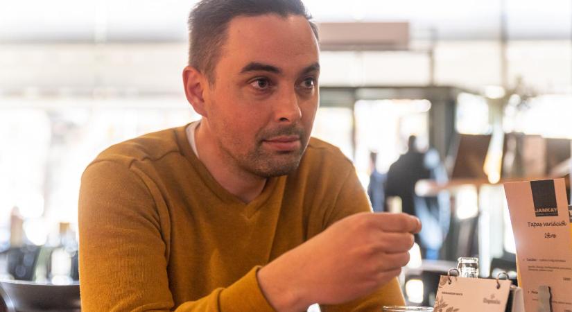 Elítélték a momentumos politikust, aki azt üzente a mentelmi jogát felfüggesztő fideszeseknek, hogy „kapjátok be”