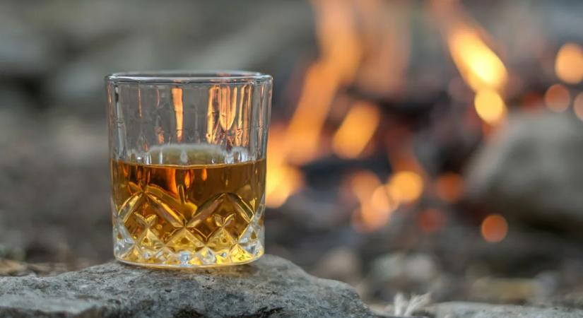 Rejtélyes whisky-ügy: több tucat palacknak veszett nyoma a városházán