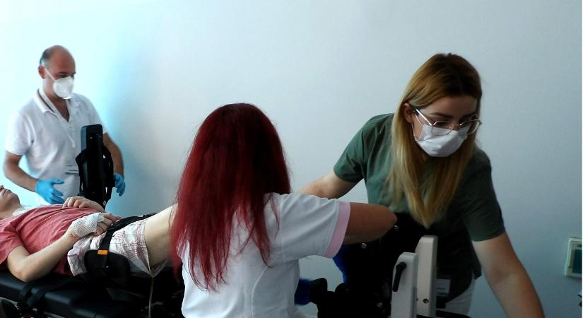 Pályakezdő orvosoknak mutatják be az érsekújvári kórház klinikáit