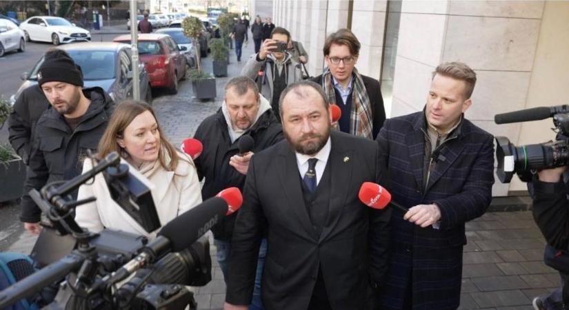 Elmenekült az újságírói kérdések elől a budapesti ukrán nagykövet