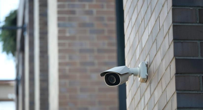 Egy tolvajt keres a rendőrség, kamerafelvétel is készült róla