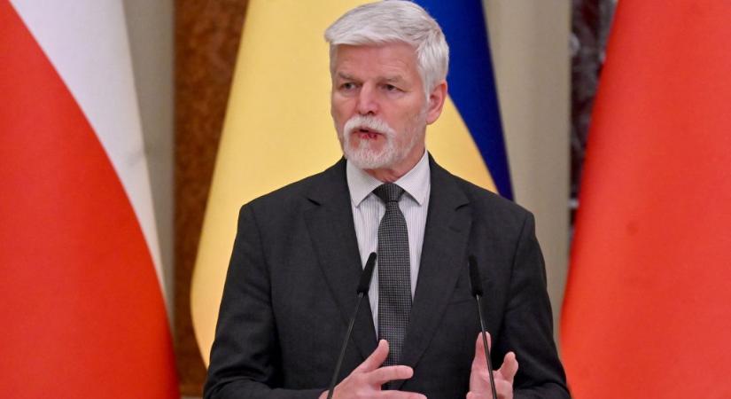 A cseh elnök azt állítja, az éjjel SMS-ben zsarolta meg a külügyminiszter