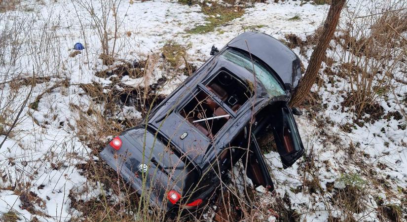 Családi tragédia – A tűzoltó apát riasztották a balesethez, amelyben meghalt a 14 éves lánya