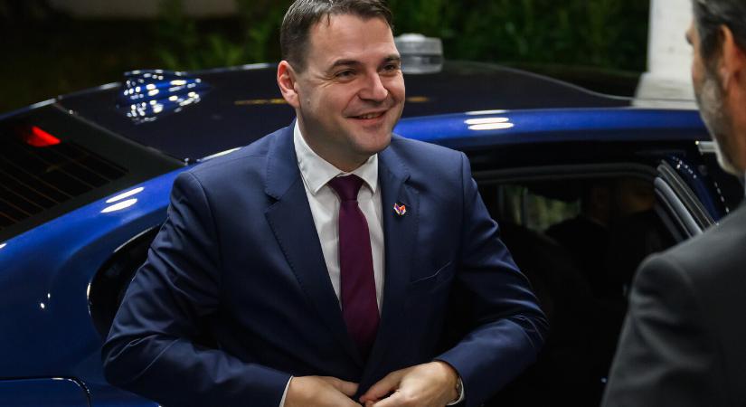 Zsarolással vádolja a cseh külügyminisztert Petr Pavel cseh államfő