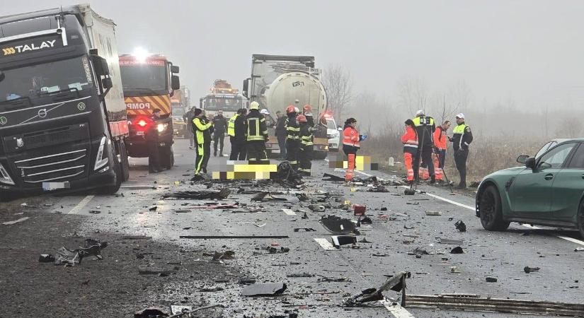 Szurkolók haltak meg a romániai frontális karambolban