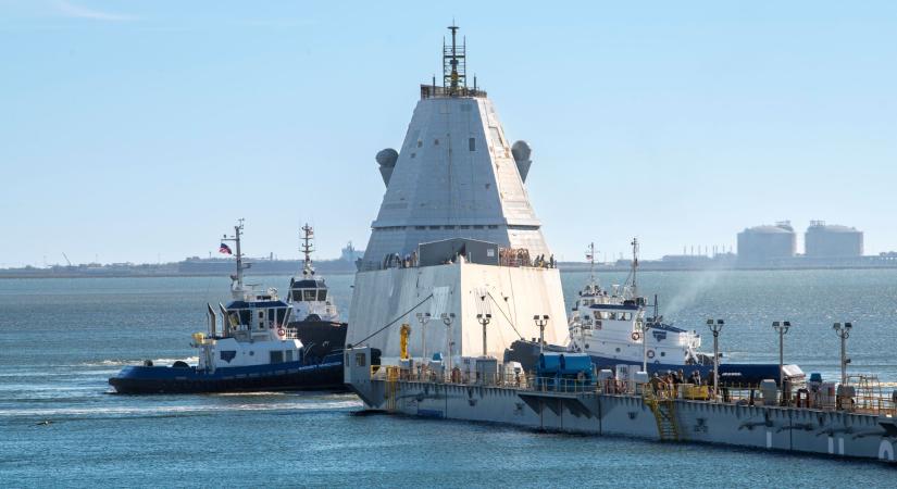 Az amerikai haditengerészet lopakodó rombolója egyedülálló fegyver kapott