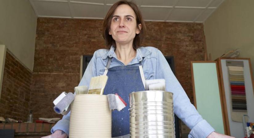 Fogott pár olcsó salátástálat, meglepő bútort varázsolt belőle: pofonegyszerű, amit csinált