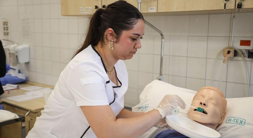 A legjobb tudásuk szerint mutatták be, hogyan is kell igazán jól ellátni egy beteget – galériával, videóval