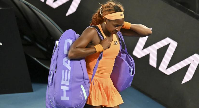 Élő adásban mindenki látta a női teniszező durva jelenetét — videó