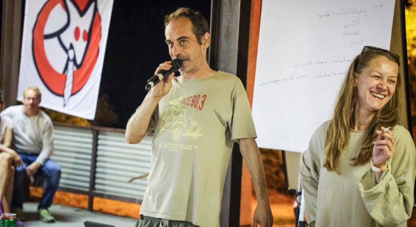 A Kutyapárt arra kéri a szavazóit, egyéniben ne az ő jelöltjeikre voksoljanak