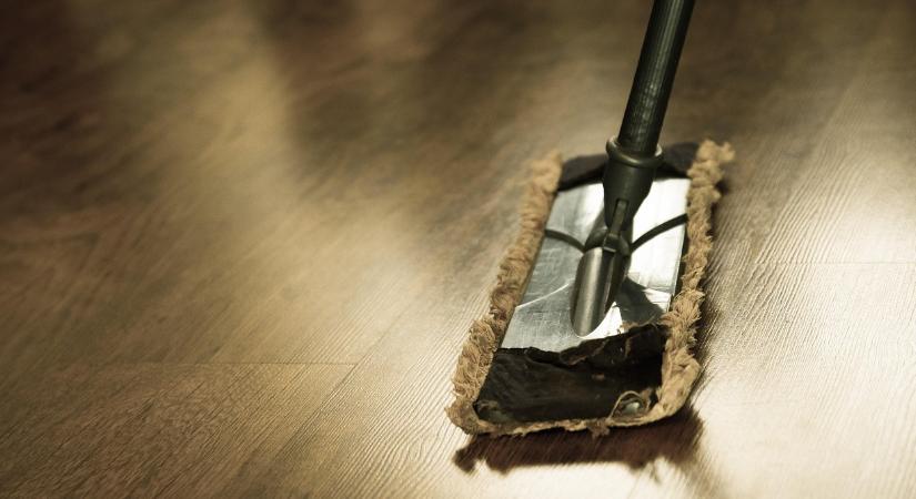 Felmosás sóval? Eláruljuk, mikor hasznos