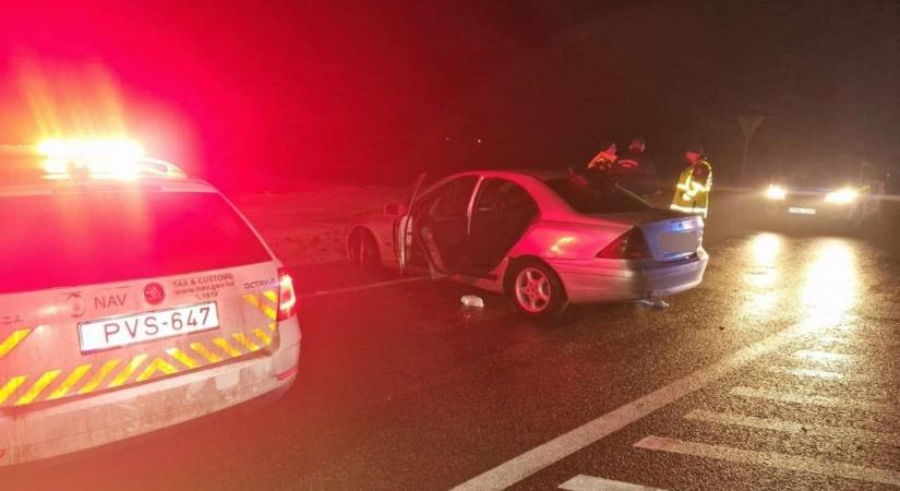 Halálos iramban az autópályán: így menekült a Mercedes sofőrje a rendőrök elől! (videó)