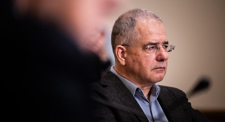 Csak egy új nevet fogadott el a Kósa Lajos vezette utónévbizottság, 145-öt törölnek a névjegyzékből