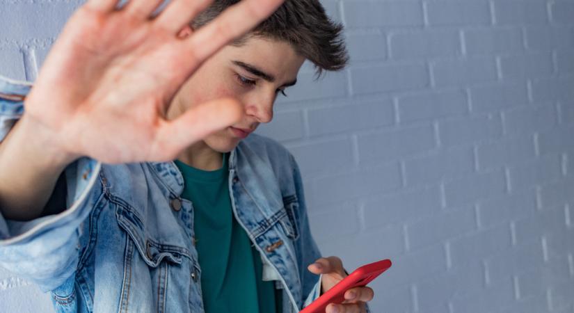 Kiskamaszok a közösségi médiában