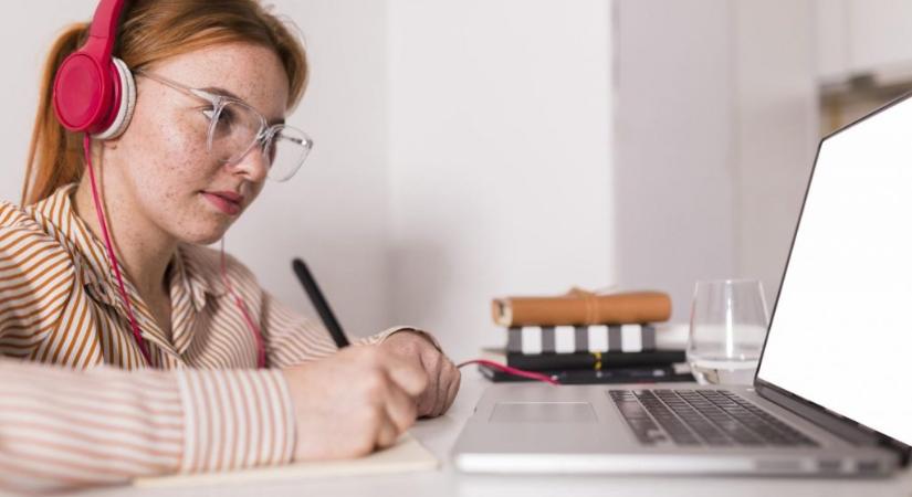 Beázik az iskola, két hete online tanulnak a gyerekek
