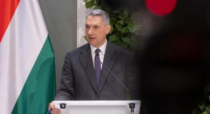 Lázár János: Vizsgálhatja Magyar Péter, alulról meg fölülről is!