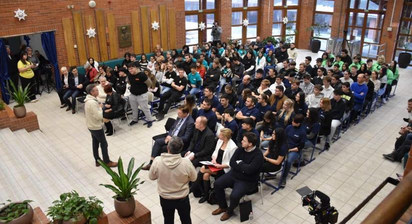 Ismét diákok kérdezhették a minisztert