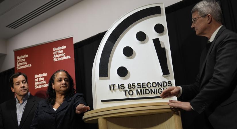 85 másodperce maradt az emberiségnek a végítélethez: Soha nem volt még ilyen közel a vég