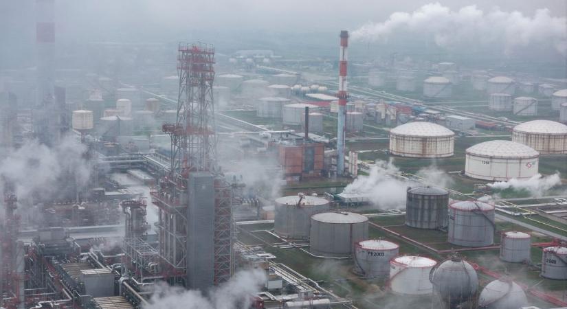 Verik a fejüket a falba a szerbek, nem értik, mit műveltek az oroszok a Mollal: fillérekért adták el a NIS-t a magyaroknak