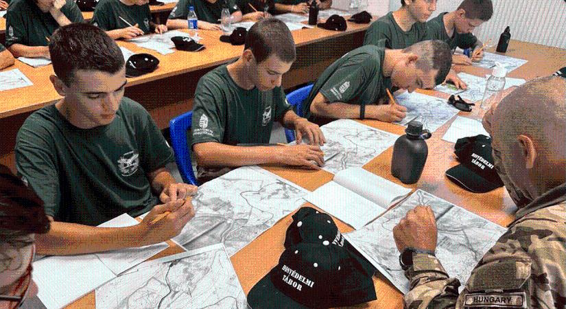 Bővül a honvédelem tantárgyat bevezető középiskolák köre, ezért új katonaoktató-képzés indult