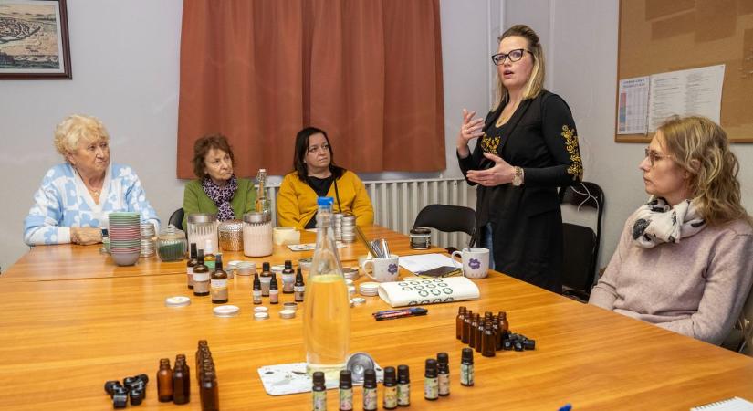 Titkok a tégelyben: érzéki és tápláló kozmetikumok készültek (videó, galéria)