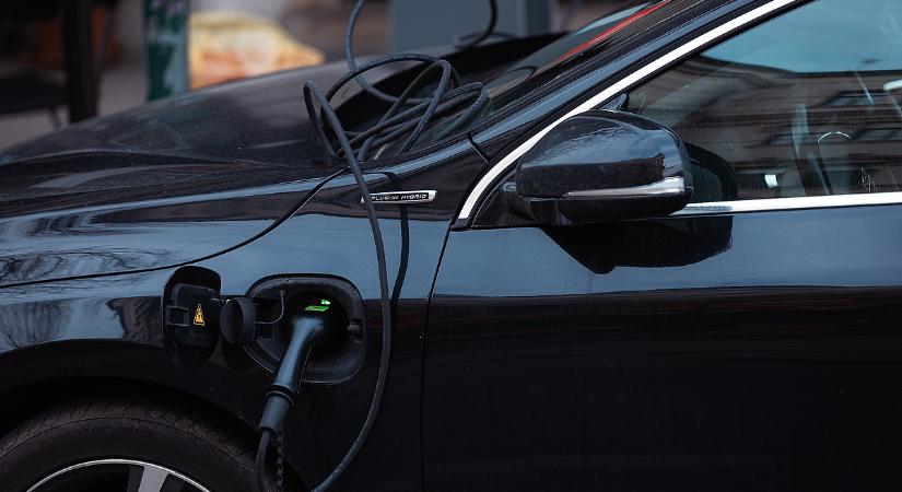 Ez fájni fog a dízeleseknek: durván átalakult az autópiac