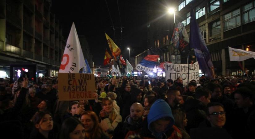 A pártkönyv többet ér, mint a diploma