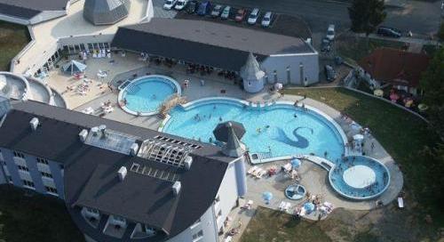 Komló–Sikonda közösségi tereinek megújítása indul 120 millió forintból