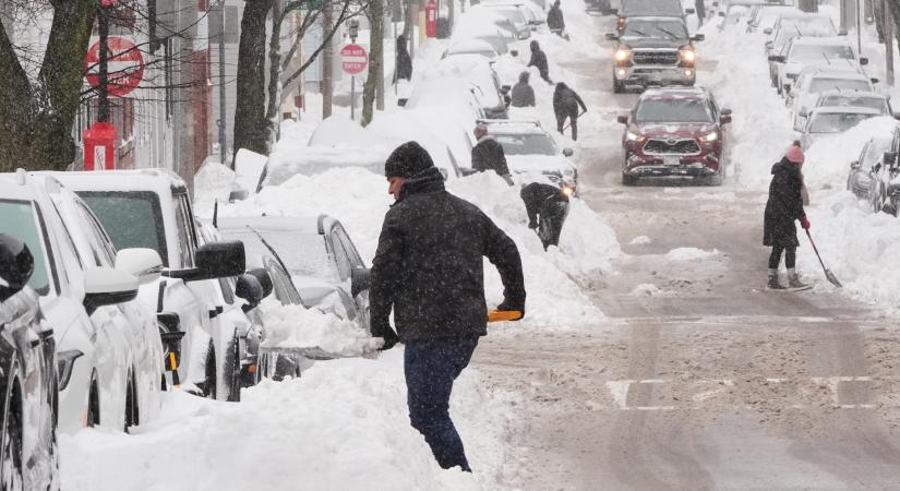 Még mindig százezrek vannak áram nélkül az Egyesült Államok déli részén