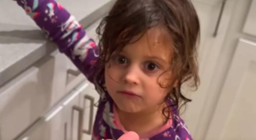 Kinyitja a kislánya hátizsákját az anya és tudja: ebből rendőrségi ügy lesz