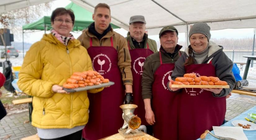 Új szabályok az utakon, régi ízek az asztalon
