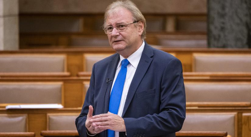 Hiller István újraindul egyéni jelöltként, az MSZP-ről még nem tudja