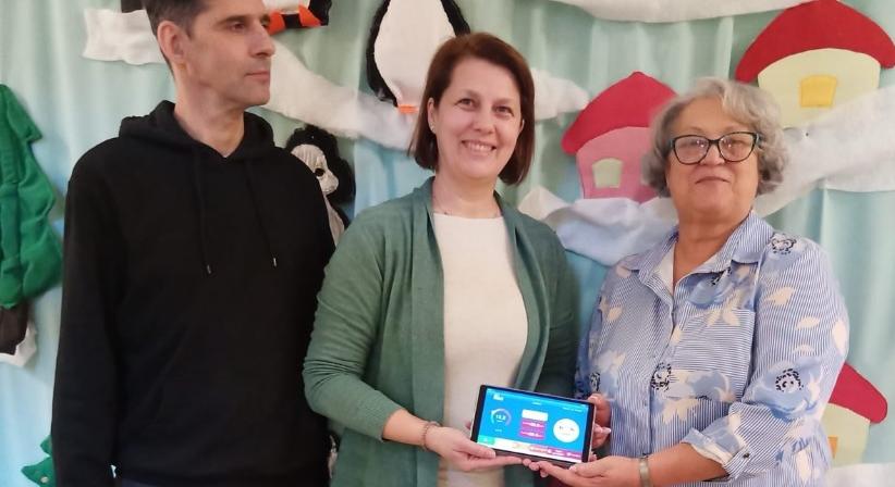 Levegőszennyezettség-mérő készüléket kapott egy hajdúböszörményi óvoda a Mikepércsi Anyáktól