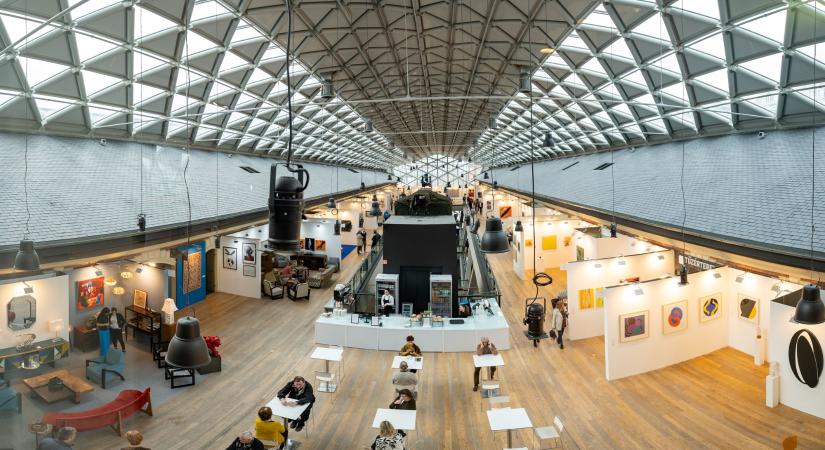 Több százmillió forint értékű műkincs a Bálnában