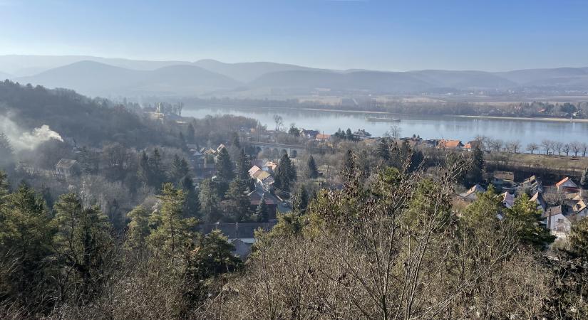 Festői gyöngyszem a Duna partján: Zebegényt látni kell!